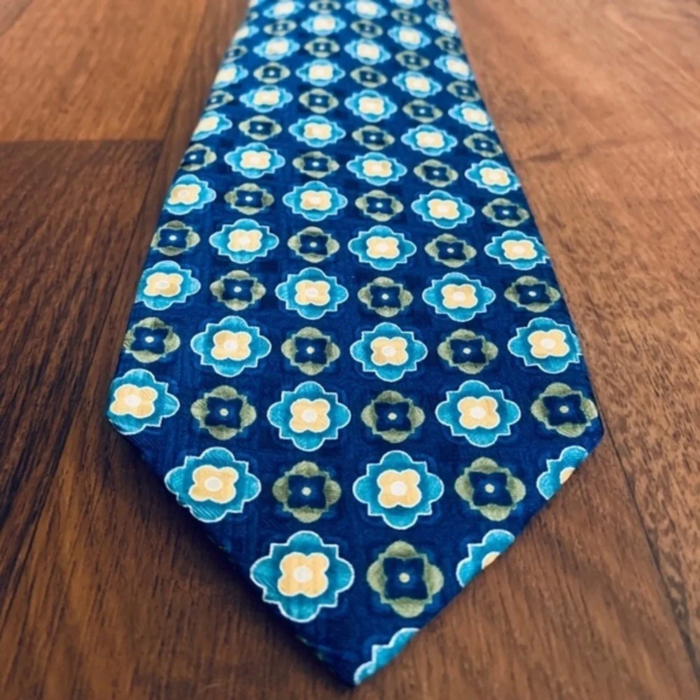 Michelson’s Satin “Seven Fold” Tie